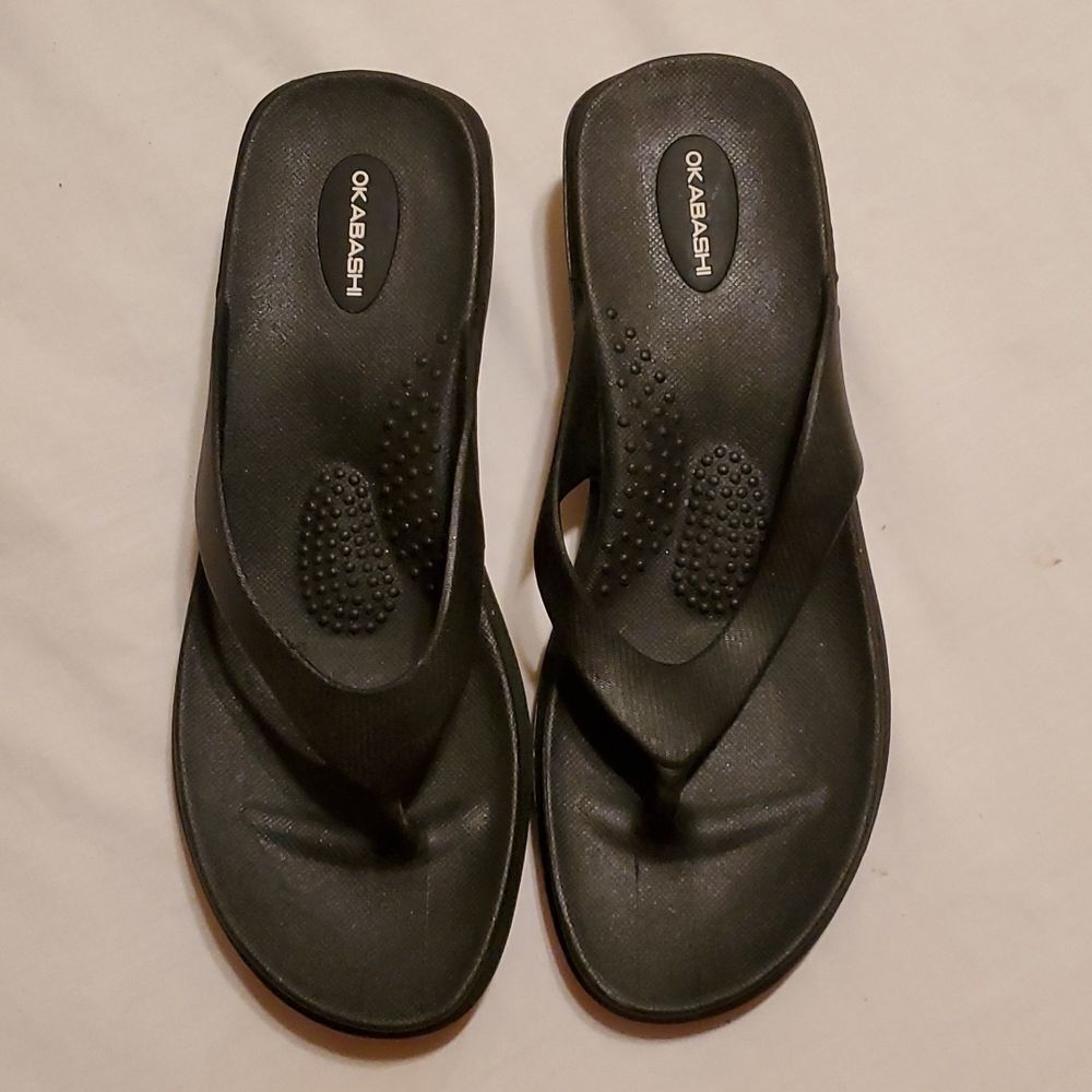 OKABASHI 2" heel flip flops size M/L. NWOB